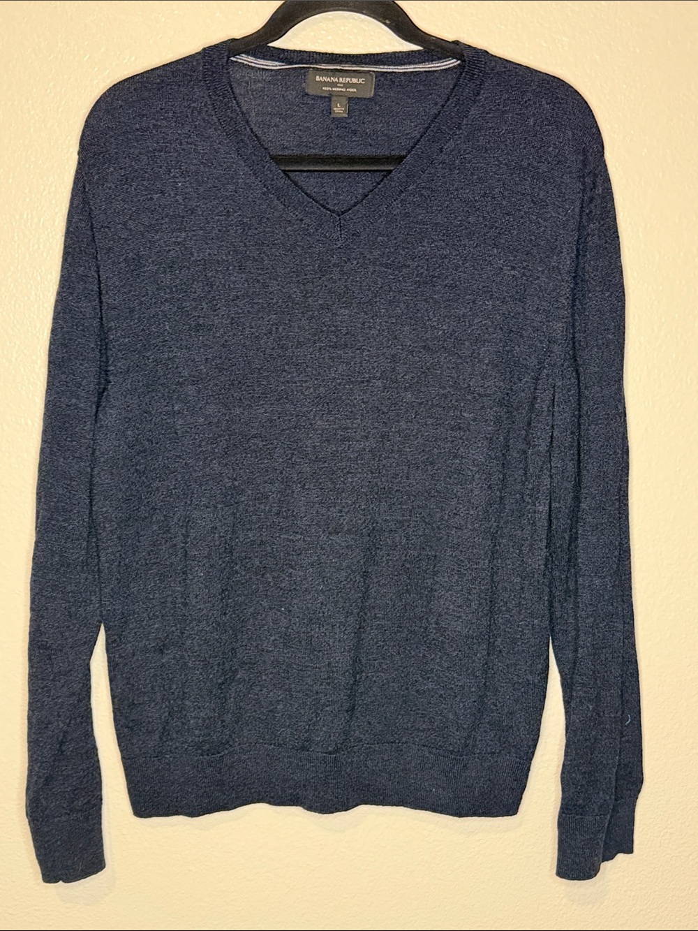 Banana Republic Men’s 100% Wool V-Neck Sweater - Greyish Navy size large(bin13)